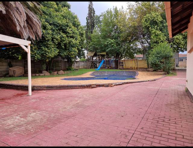 4 BEDROOM HOUSE RENTED IN BRACKENDOWNS